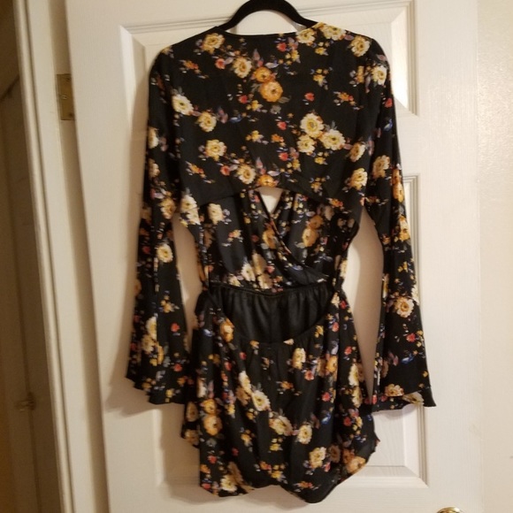 Floral print black ROMPER - Picture 6 of 6
